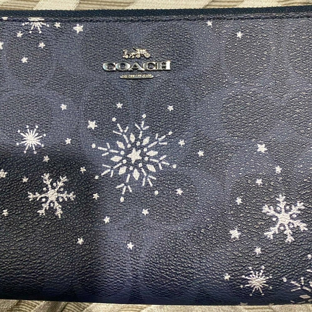 Limited Edition ❄️ Coach wallet